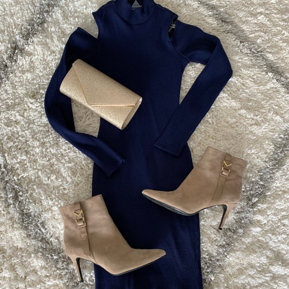 Gianni Bini Dresses & Skirts - Navy blue dress with cut out shoulders